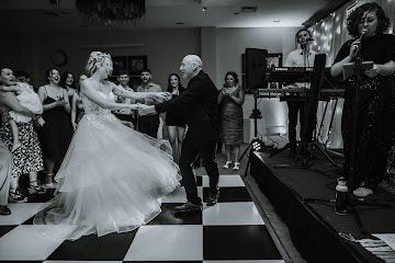 Father and daughter dance